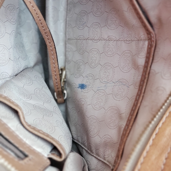 Michael Kors Crossbody Medium - Picture 8 of 8